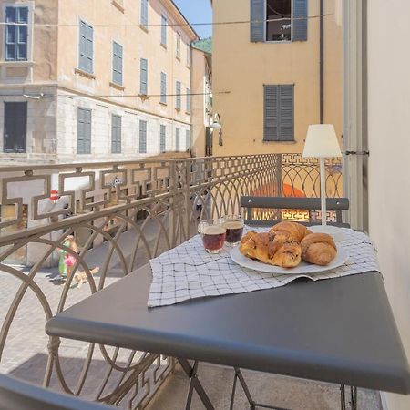 Independence Apartment With Balcony By Rent All Como Exterior foto