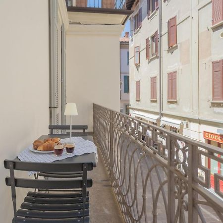 Independence Apartment With Balcony By Rent All Como Exterior foto