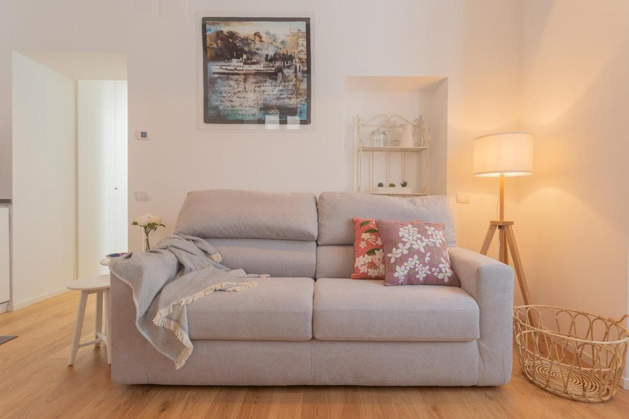 Independence Apartment With Balcony By Rent All Como Exterior foto
